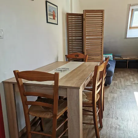Apartment Appt Au Calme Proche De La *